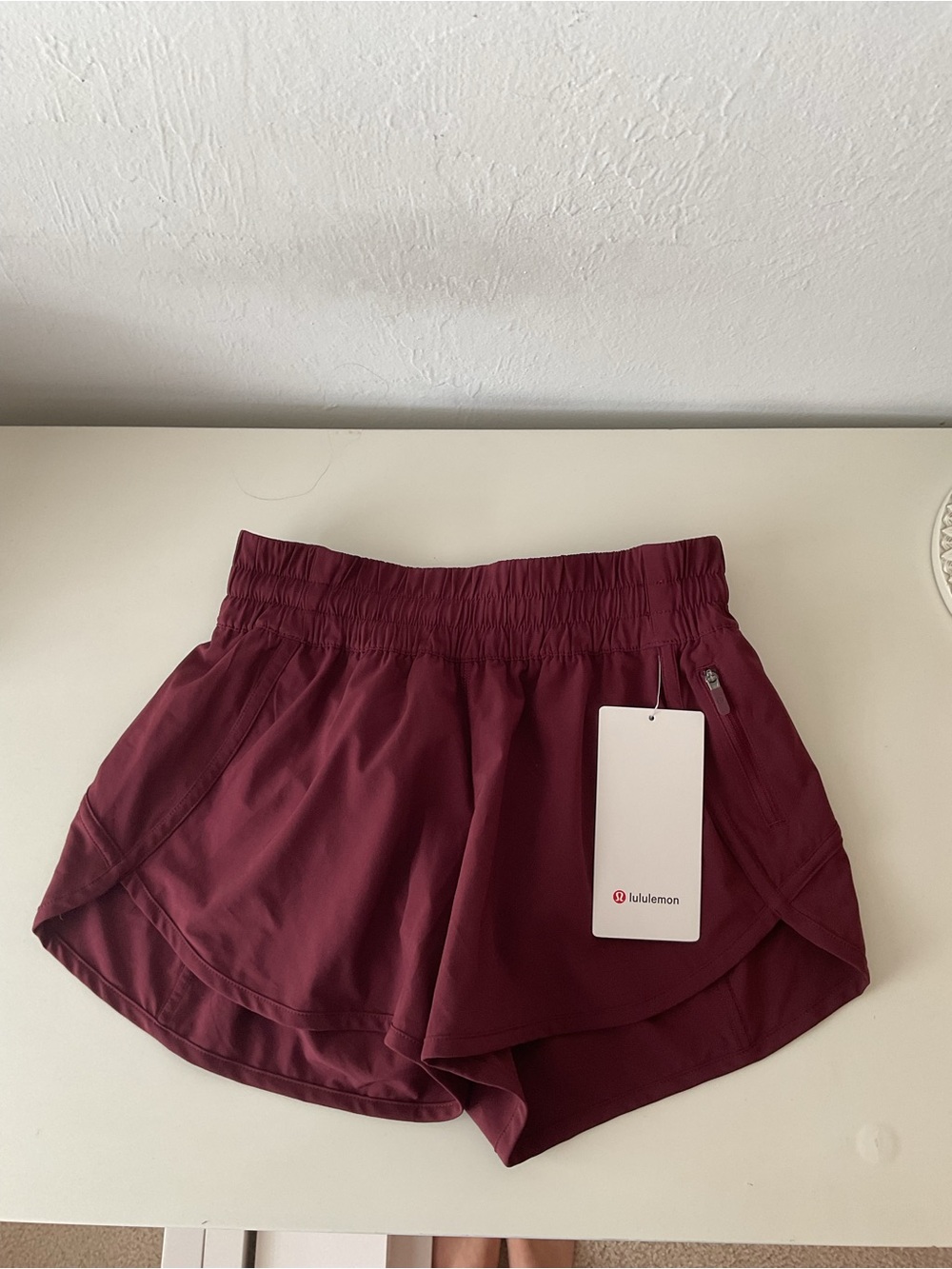 Lululemon tracker low rise short 4” inseam lined